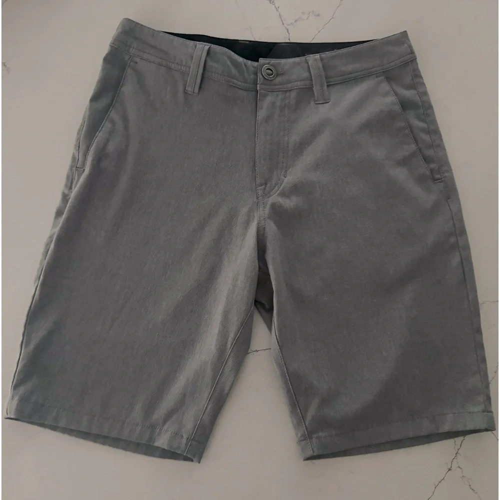Volcom shorts size 28